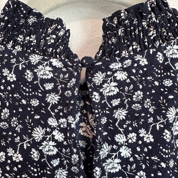Ann Taylor LOFT Floral Puff Sleeve, Size Medium - Picture 7 of 9